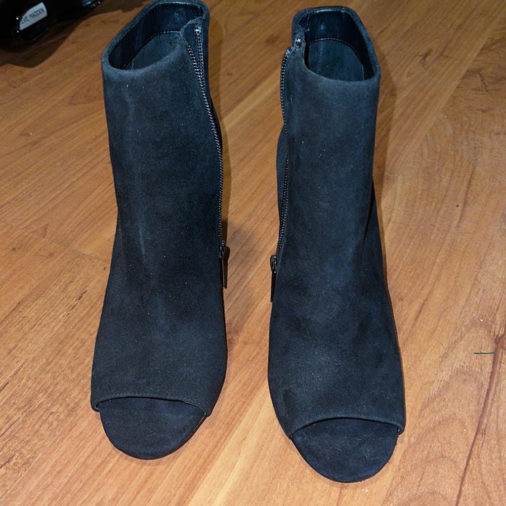 Never worn Gianni bibi peep toe booties